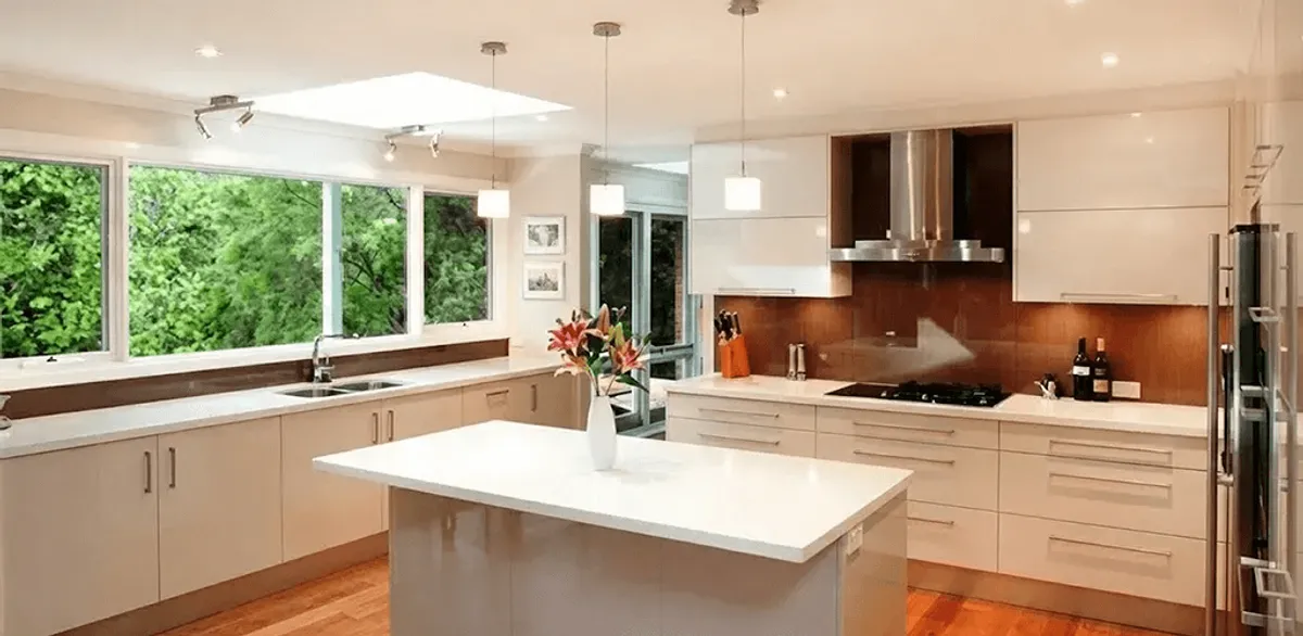 Kitchen cabinet refacing and remodel results in a modern kitchen in San Diego, CA